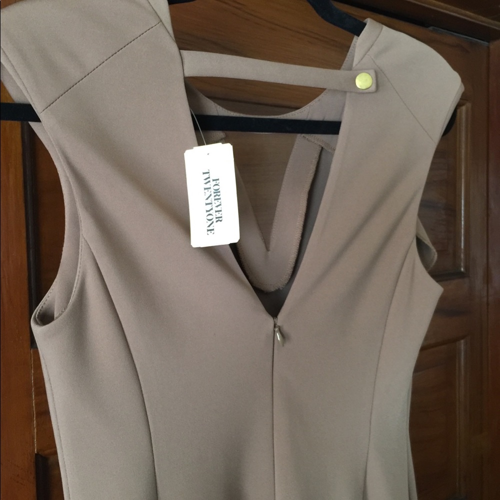 NWT Forever 21 dress light brown👗